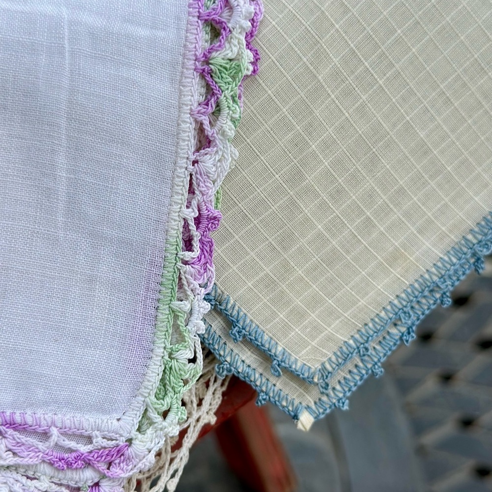 3 Vintage Embroidered Handkerchiefs - Picture 3 of 6
